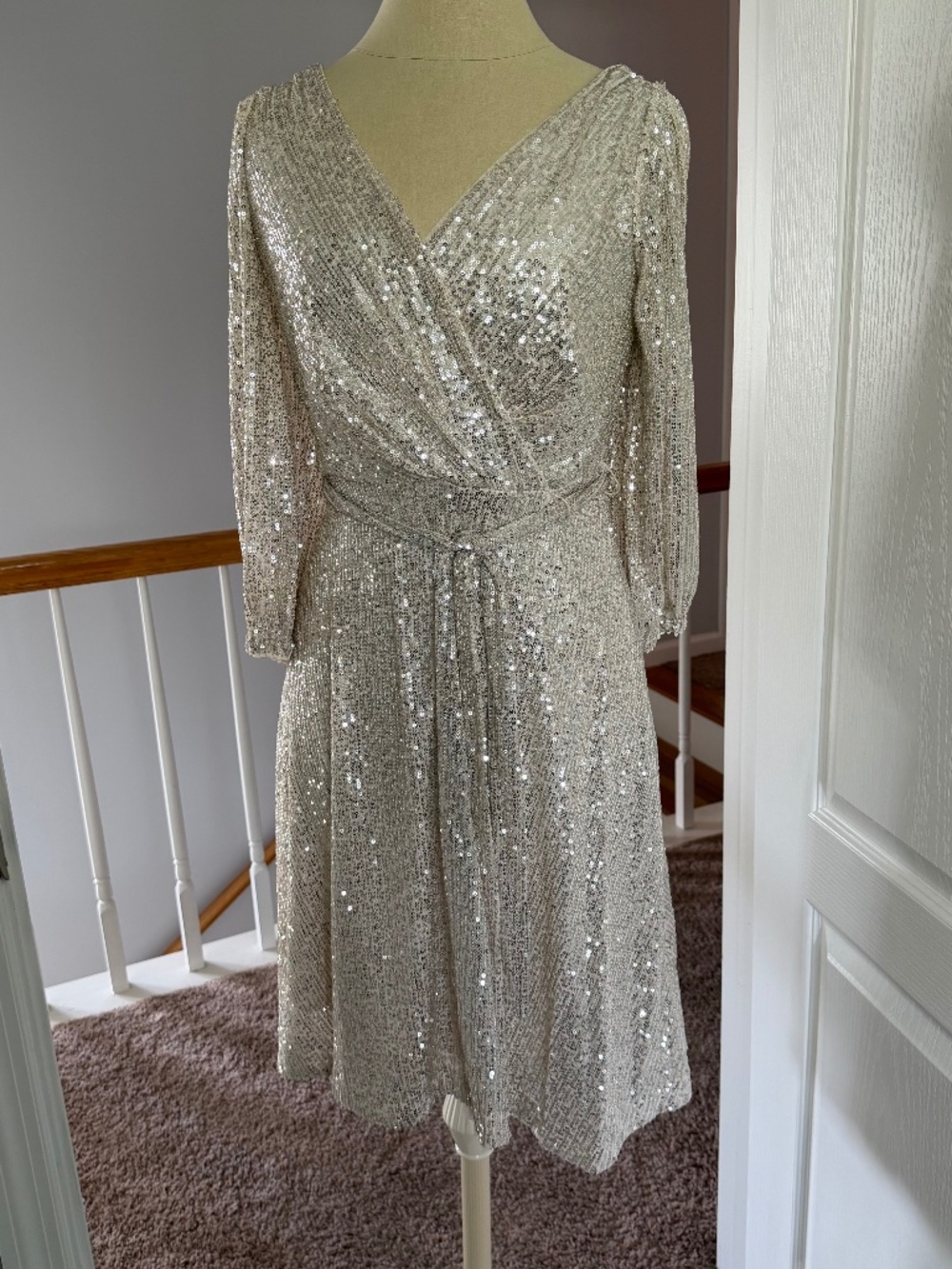 DKNY Women's SZ 6  Beige Sequin  Balloon-Sleeve Faux Wrap Dress Belted  Sparkly